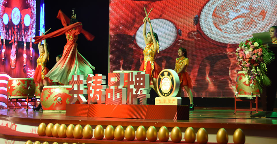 晚宴現(xiàn)場歌舞表演